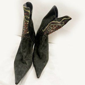 RARE! Moda di Fausto Olive Suede Sequin Heeled Ankle Boots.  Size 37.5 (US 7.5)